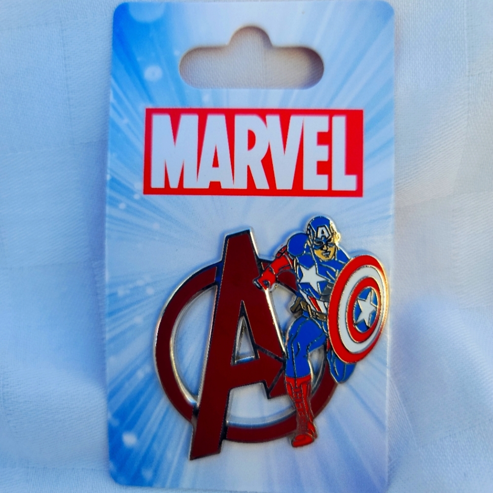 Disney's Marvel Capitan America Pin